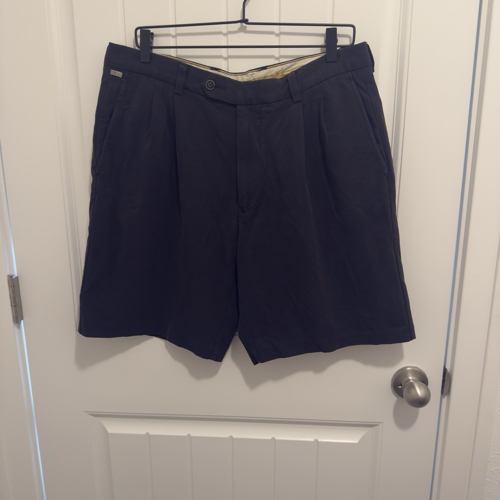 Tommy Bahama Men's Pleated Black Chino Shorts Silk/Cotton Size 35
